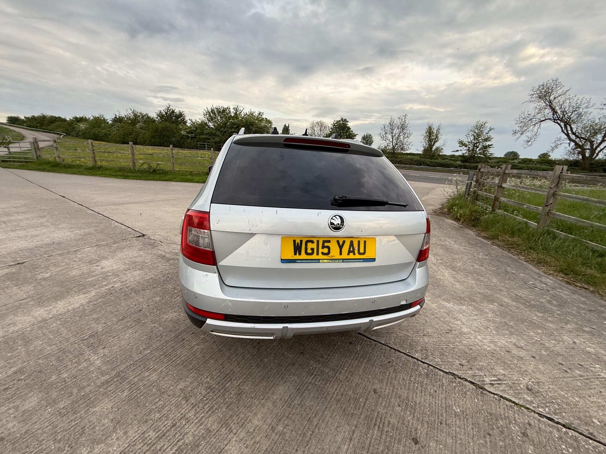 Skoda Octavia 2.0 TDI Scout 4WD Euro 6 (s/s) 5dr — photo 32 of 50